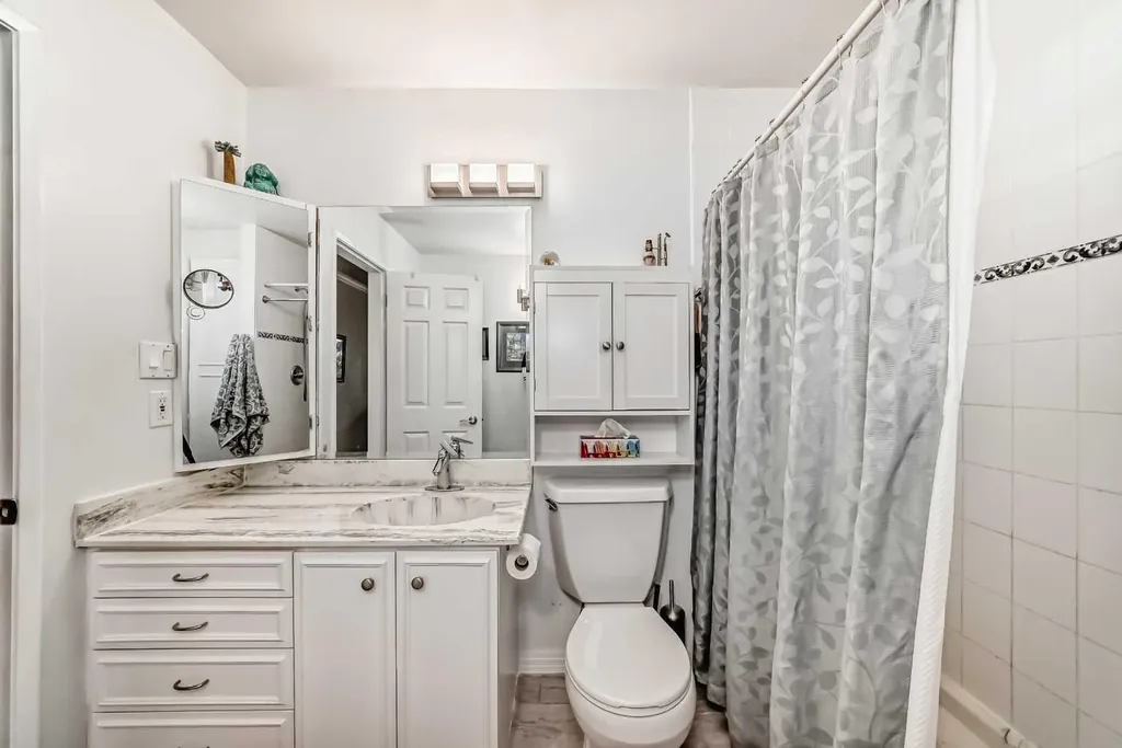 3130 66 Avenue SW Calgary AB T3E 5K8