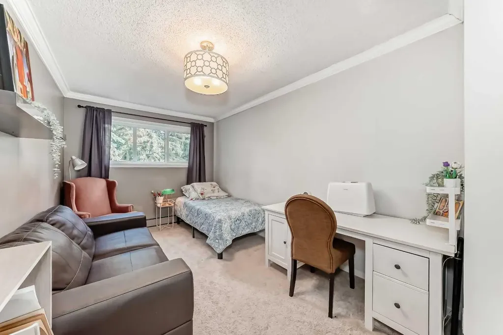 3130 66 Avenue SW Calgary AB T3E 5K8