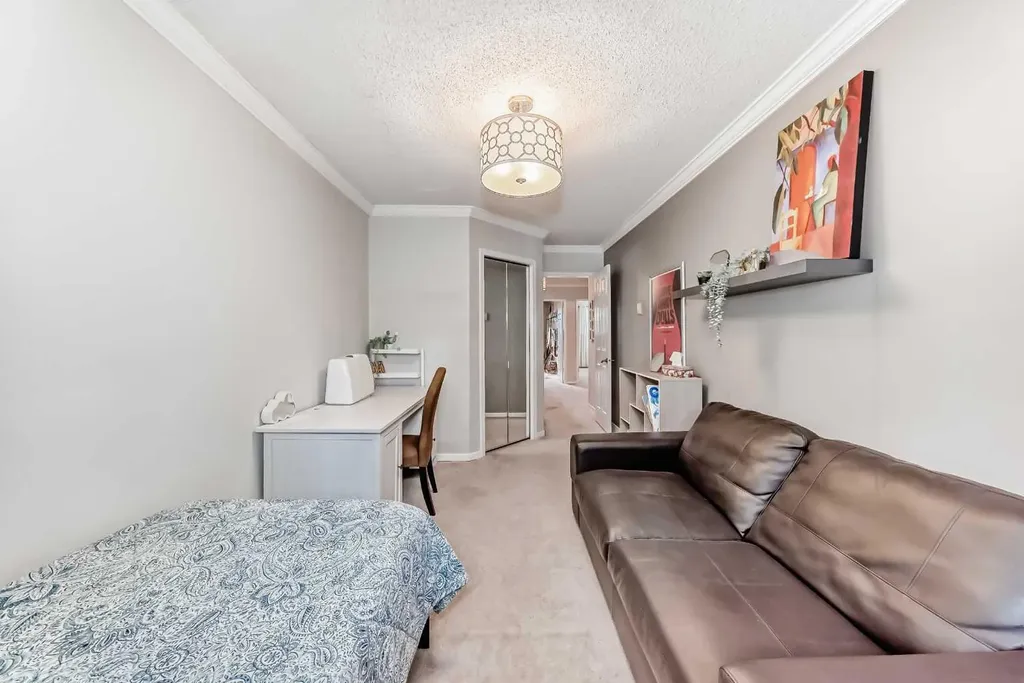 3130 66 Avenue SW Calgary AB T3E 5K8