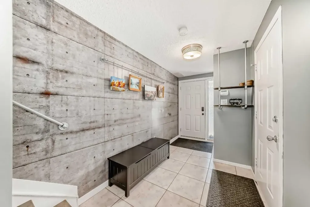 3130 66 Avenue SW Calgary AB T3E 5K8