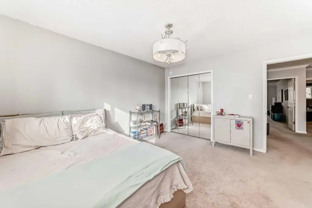 3130 66 Avenue SW Calgary AB T3E 5K8