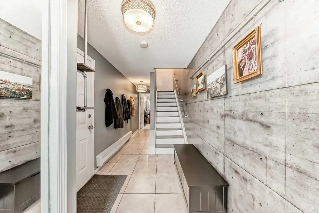3130 66 Avenue SW Calgary AB T3E 5K8
