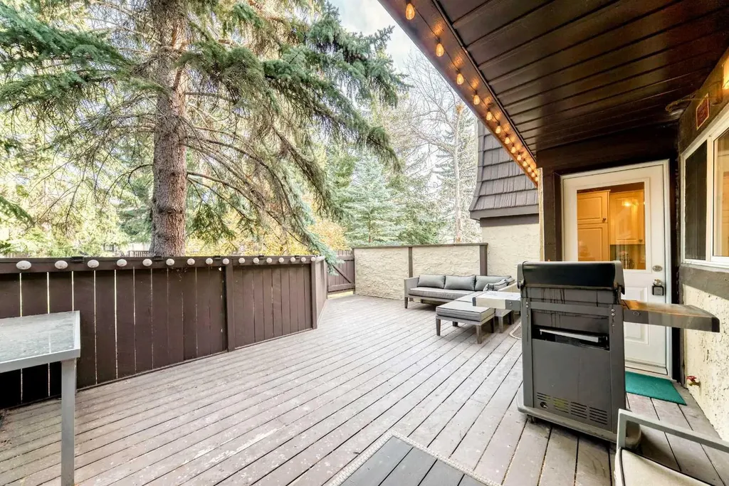 3130 66 Avenue SW Calgary AB T3E 5K8