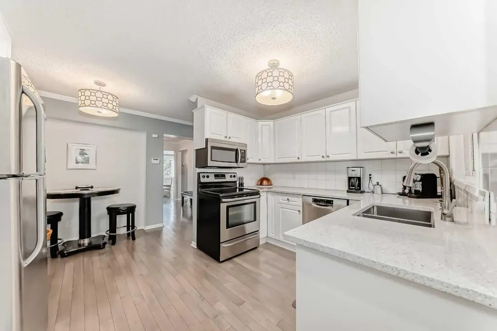 3130 66 Avenue SW Calgary AB T3E 5K8