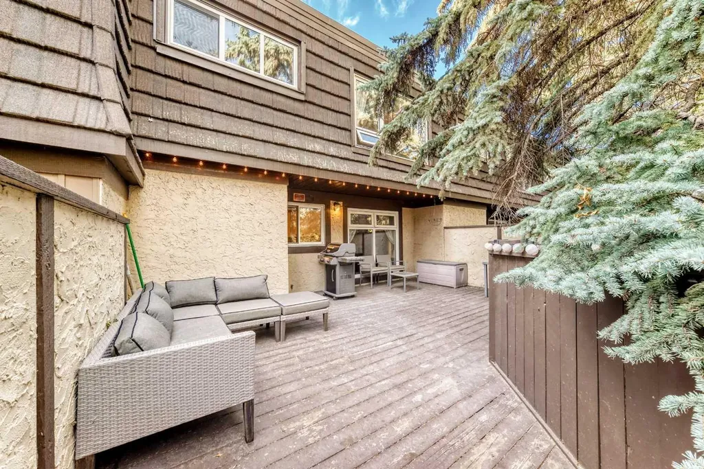 3130 66 Avenue SW Calgary AB T3E 5K8