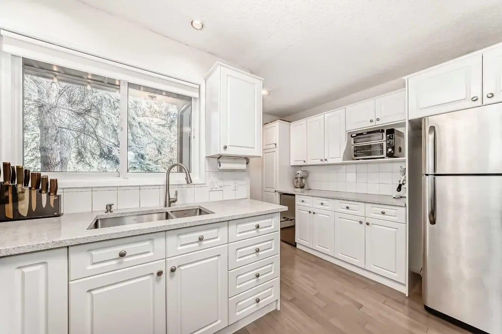 3130 66 Avenue SW Calgary AB T3E 5K8
