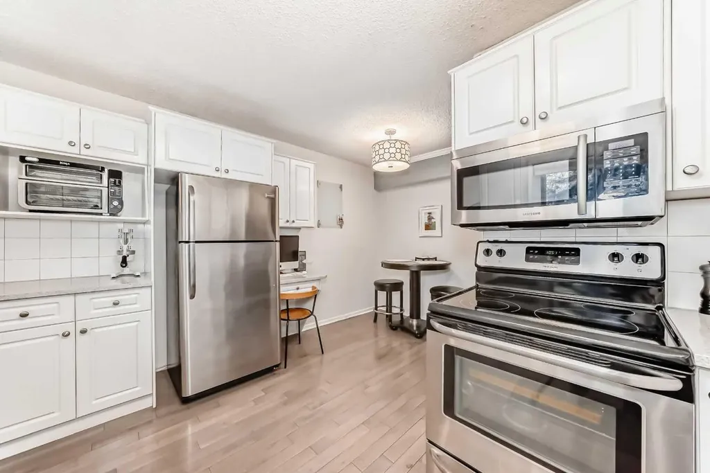 3130 66 Avenue SW Calgary AB T3E 5K8