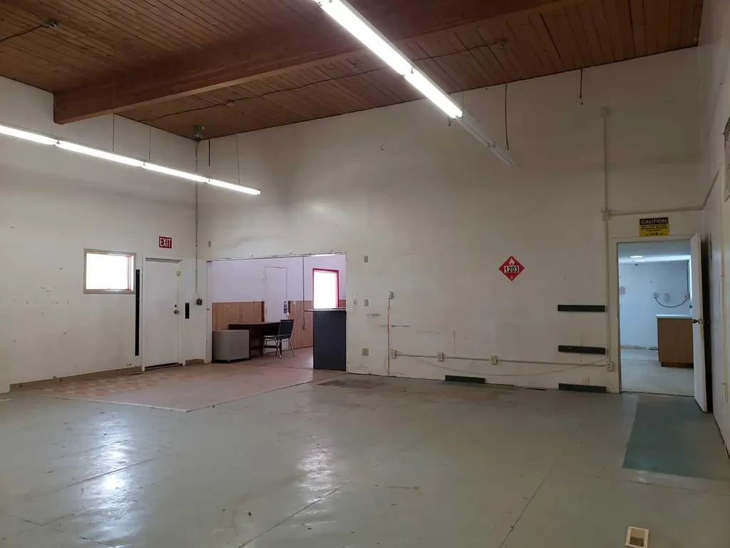9510 90 Avenue Peace River AB T8S 1G8