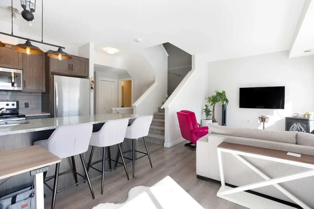 250 Fireside View Cochrane AB T4C2M2