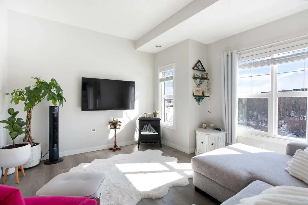 250 Fireside View Cochrane AB T4C2M2