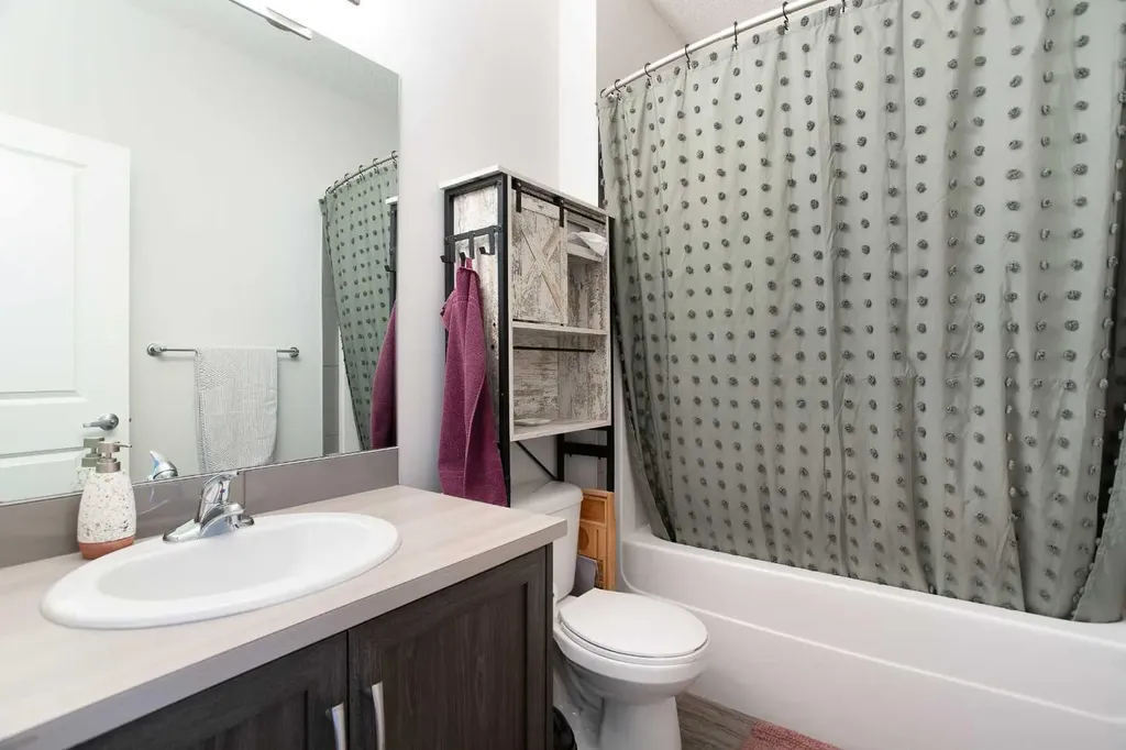 250 Fireside View Cochrane AB T4C2M2