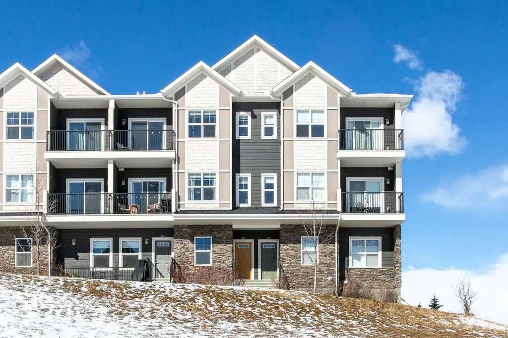 250 Fireside View Cochrane AB T4C2M2