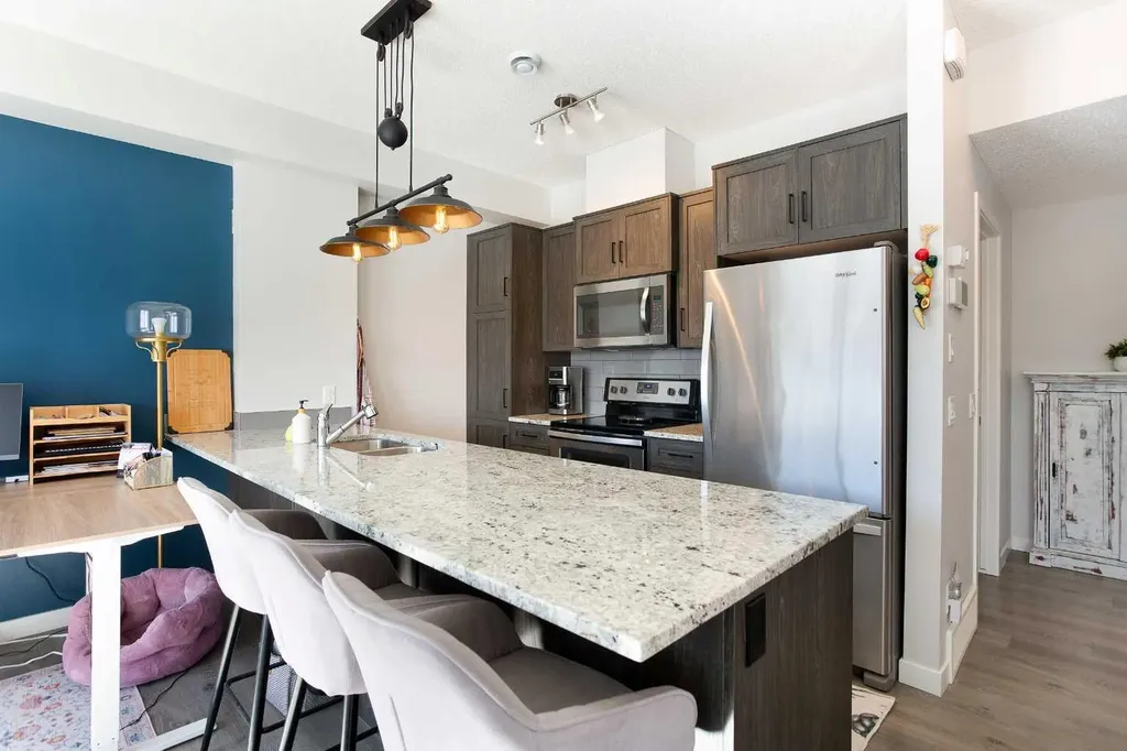 250 Fireside View Cochrane AB T4C2M2