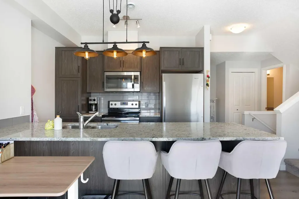 250 Fireside View Cochrane AB T4C2M2