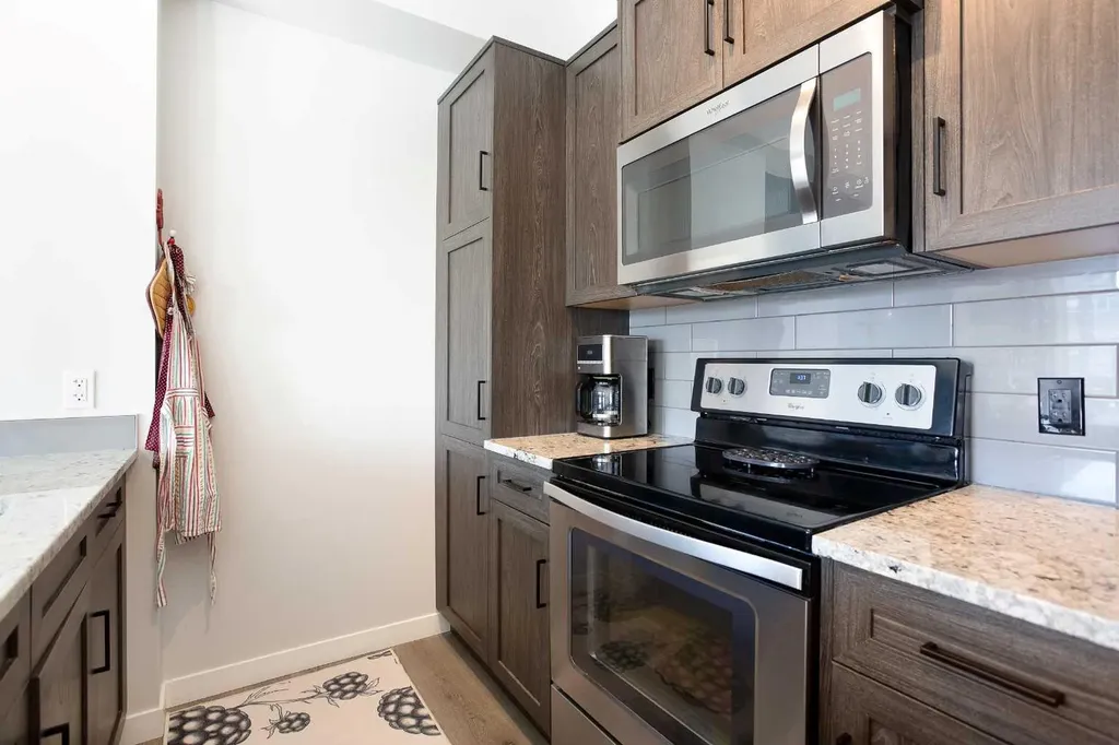 250 Fireside View Cochrane AB T4C2M2