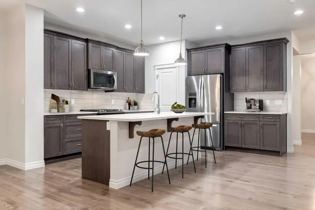 104 Hillcrest Avenue SW Airdrie AB T4B 4C8