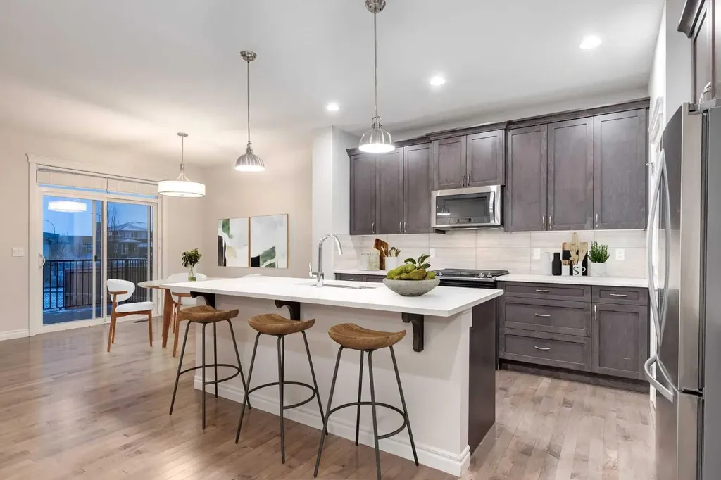 104 Hillcrest Avenue SW Airdrie AB T4B 4C8