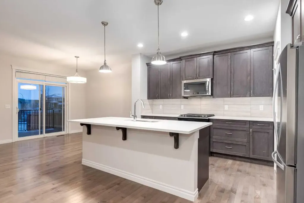 104 Hillcrest Avenue SW Airdrie AB T4B 4C8