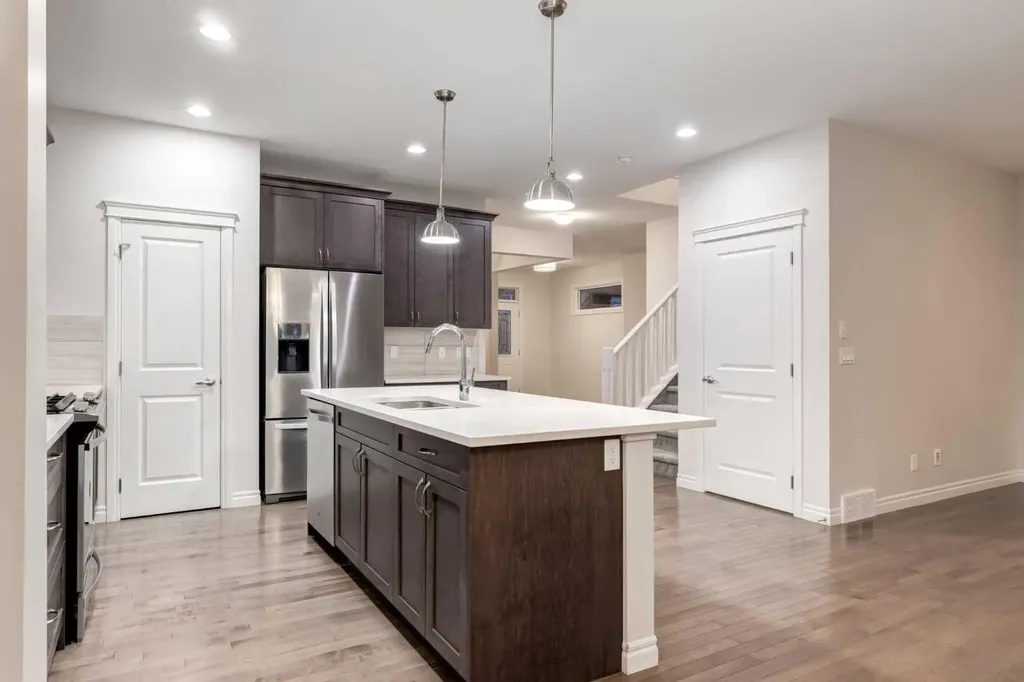 104 Hillcrest Avenue SW Airdrie AB T4B 4C8