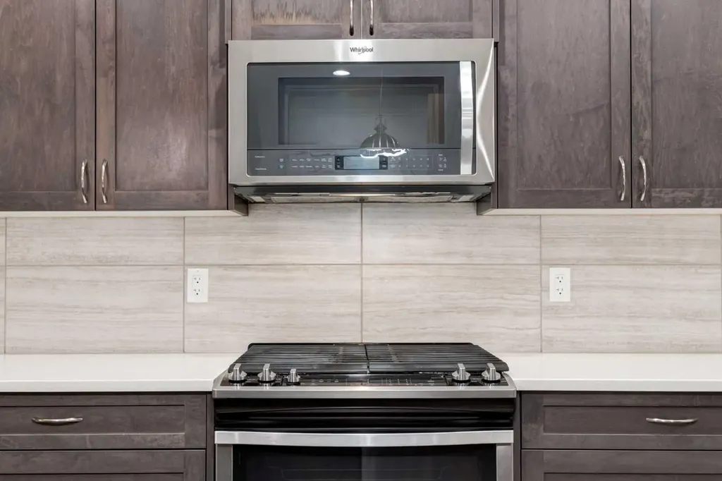 104 Hillcrest Avenue SW Airdrie AB T4B 4C8