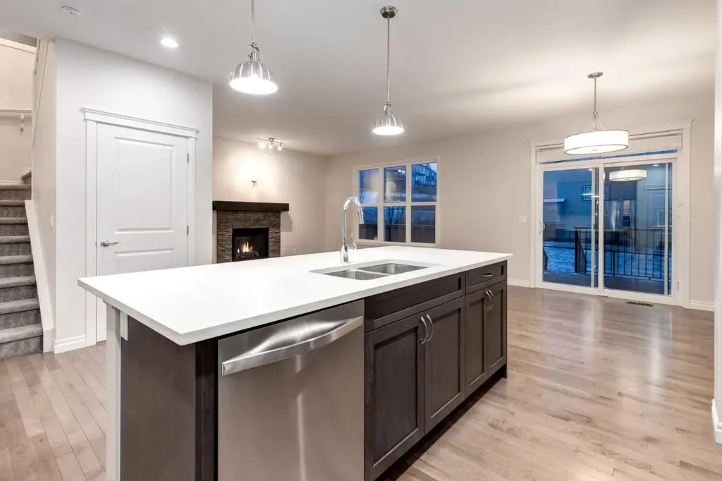 104 Hillcrest Avenue SW Airdrie AB T4B 4C8