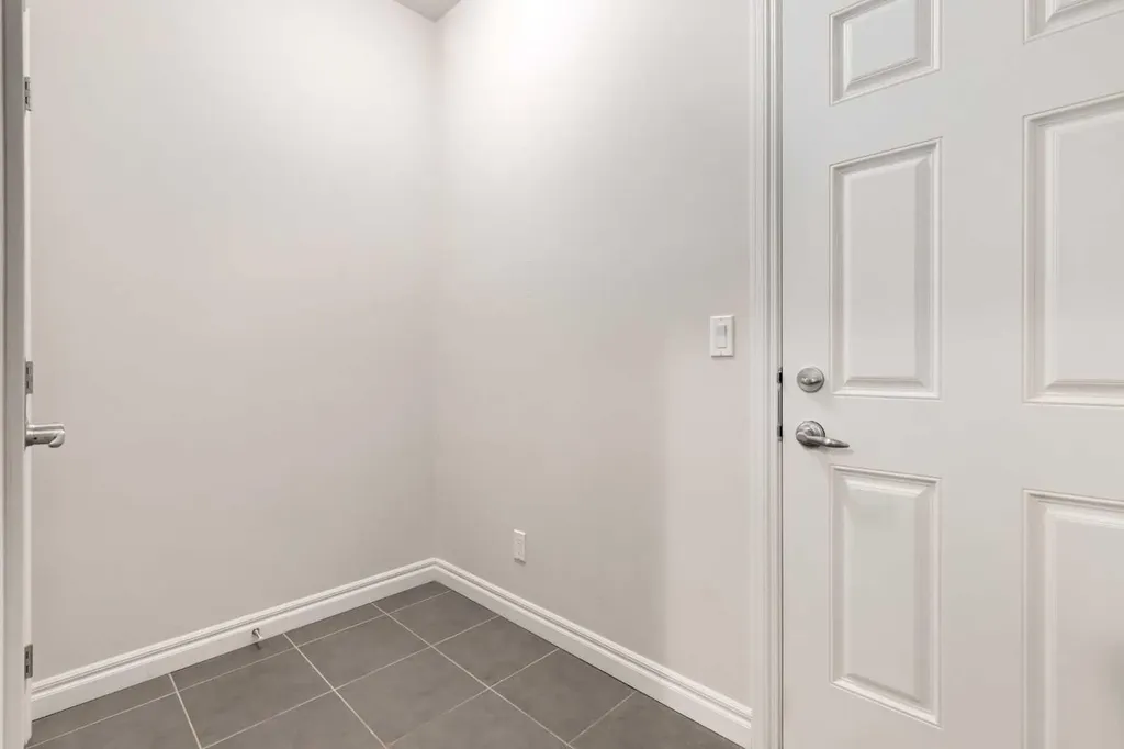 104 Hillcrest Avenue SW Airdrie AB T4B 4C8
