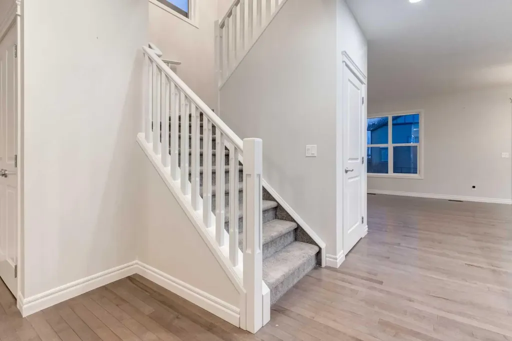 104 Hillcrest Avenue SW Airdrie AB T4B 4C8