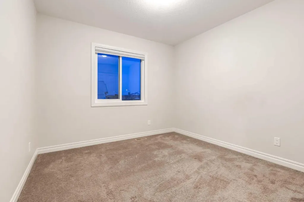 104 Hillcrest Avenue SW Airdrie AB T4B 4C8