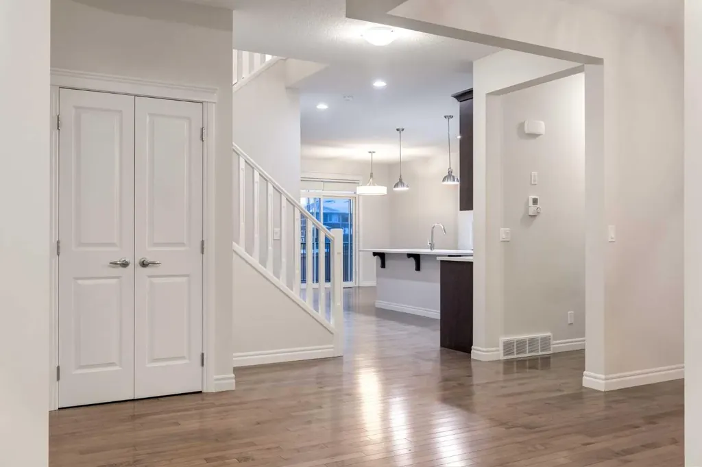 104 Hillcrest Avenue SW Airdrie AB T4B 4C8