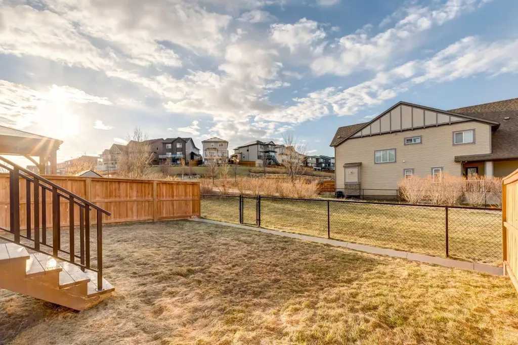 104 Hillcrest Avenue SW Airdrie AB T4B 4C8