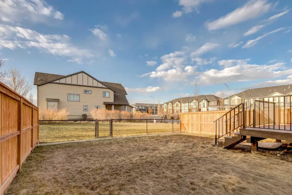 104 Hillcrest Avenue SW Airdrie AB T4B 4C8