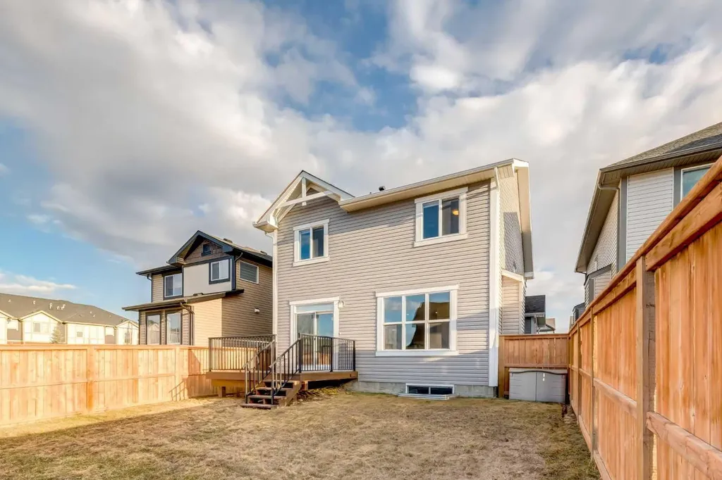 104 Hillcrest Avenue SW Airdrie AB T4B 4C8