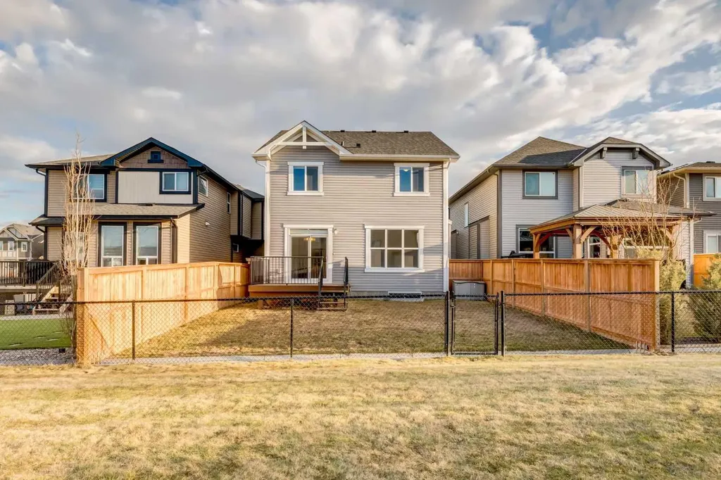 104 Hillcrest Avenue SW Airdrie AB T4B 4C8