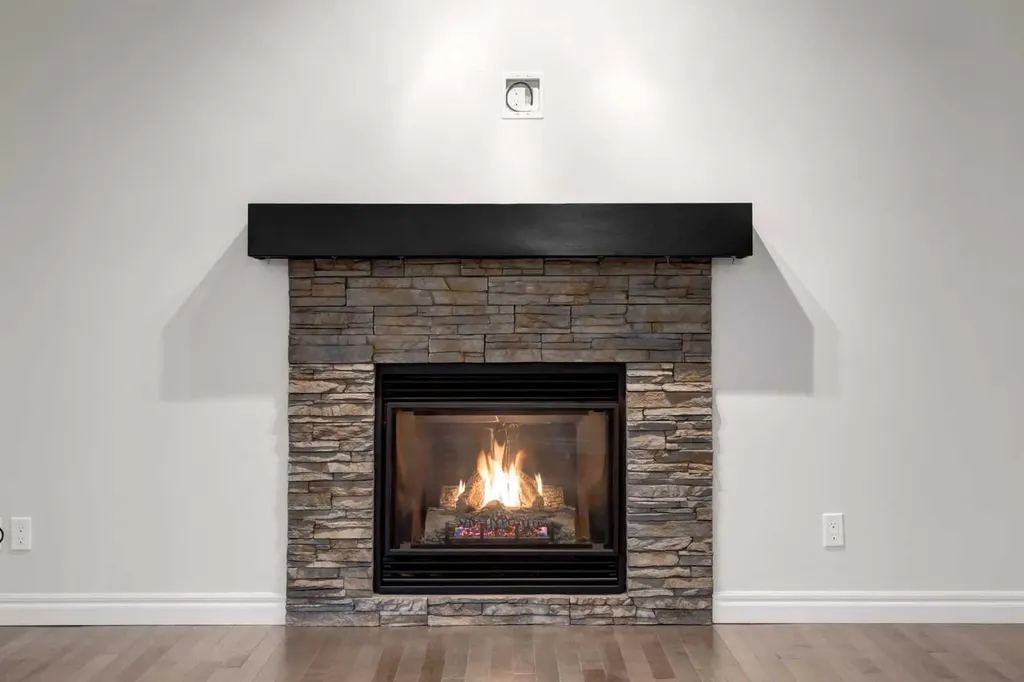 104 Hillcrest Avenue SW Airdrie AB T4B 4C8
