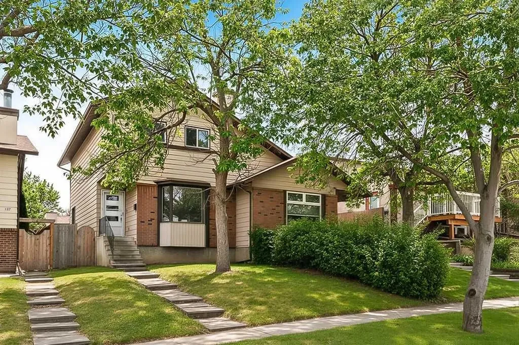 129 Berwick Drive NW Calgary AB T3K 1E7