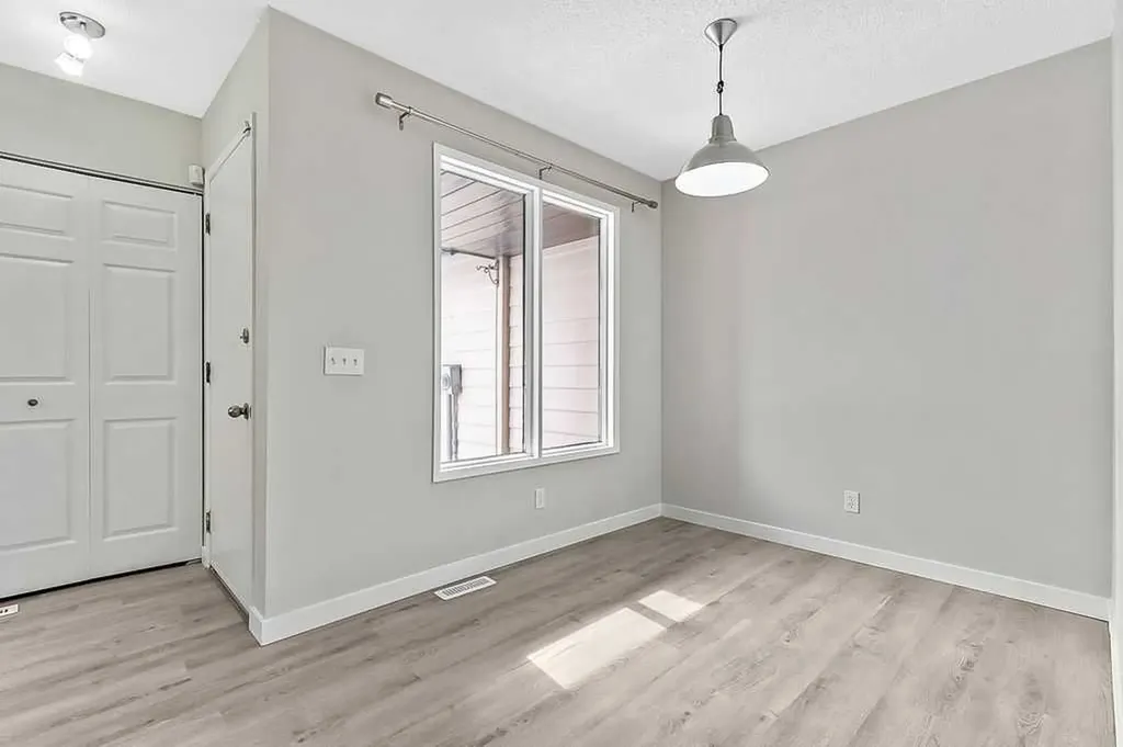129 Berwick Drive NW Calgary AB T3K 1E7