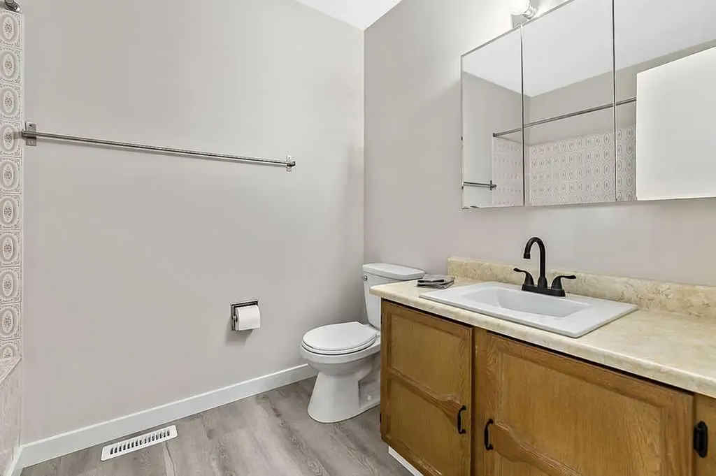 129 Berwick Drive NW Calgary AB T3K 1E7