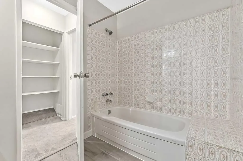 129 Berwick Drive NW Calgary AB T3K 1E7