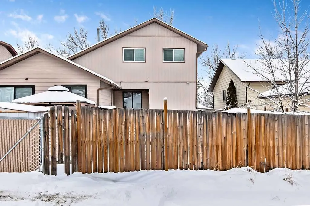 129 Berwick Drive NW Calgary AB T3K 1E7