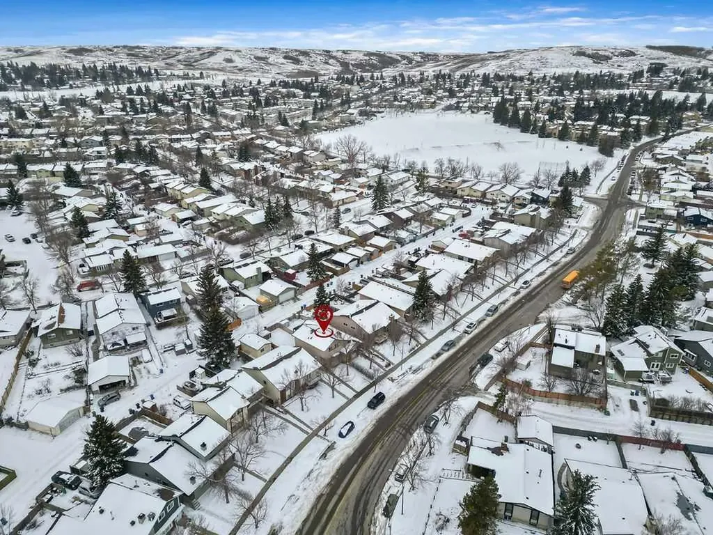 129 Berwick Drive NW Calgary AB T3K 1E7