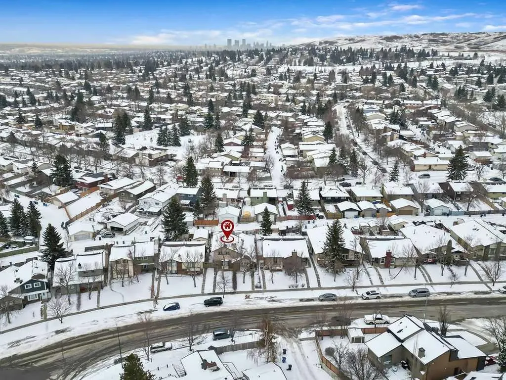 129 Berwick Drive NW Calgary AB T3K 1E7