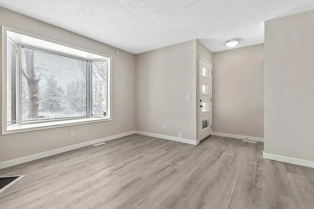 129 Berwick Drive NW Calgary AB T3K 1E7