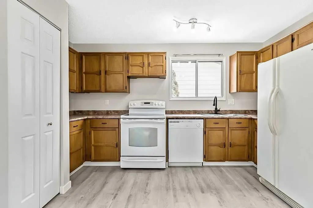 129 Berwick Drive NW Calgary AB T3K 1E7