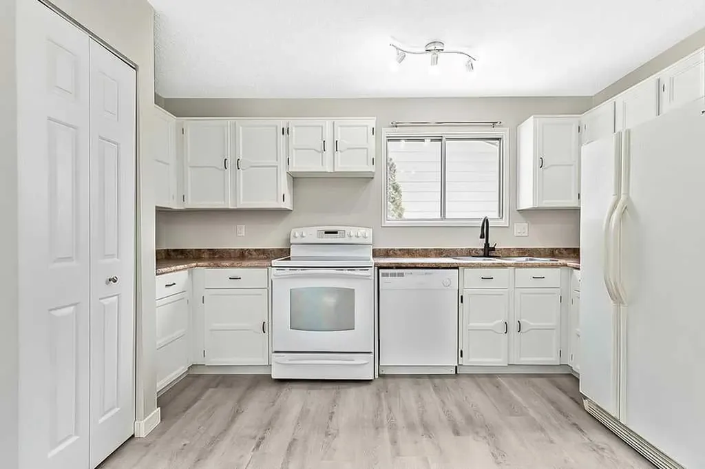 129 Berwick Drive NW Calgary AB T3K 1E7
