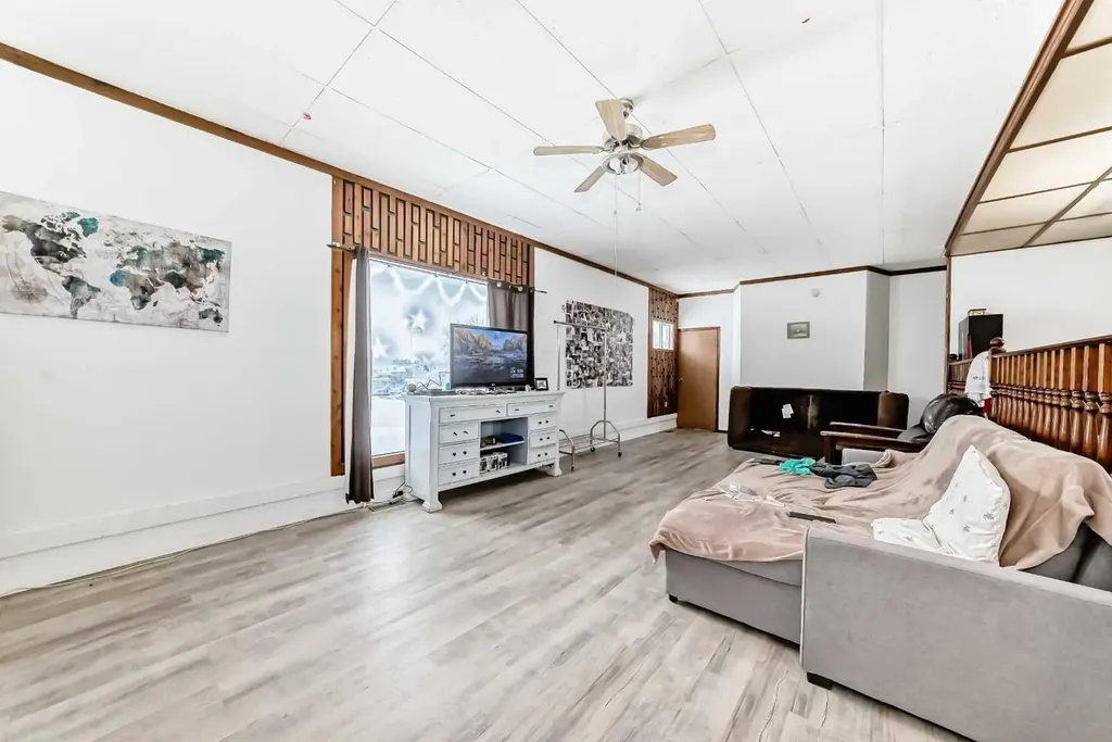5001 62 Avenue Ponoka AB T4J 1E6
