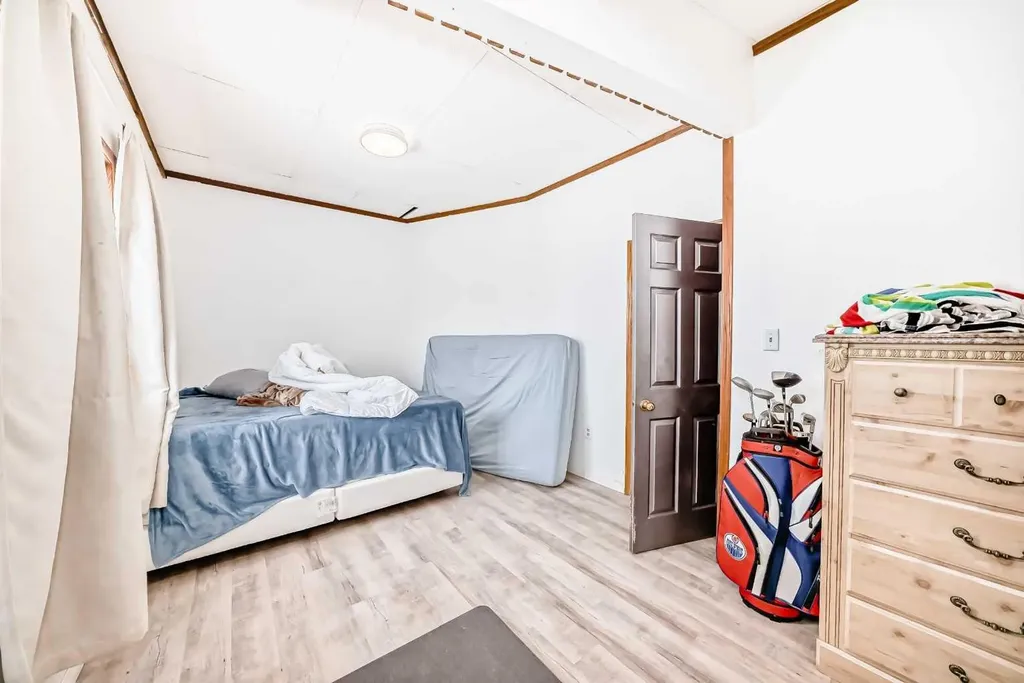5001 62 Avenue Ponoka AB T4J 1E6