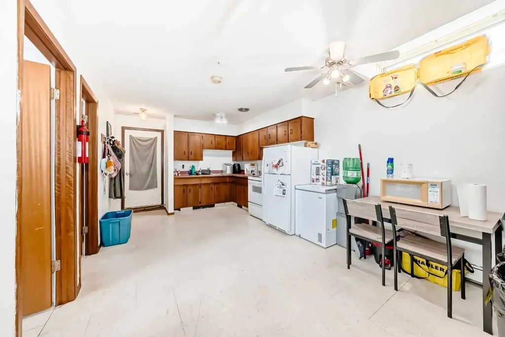 5001 62 Avenue Ponoka AB T4J 1E6