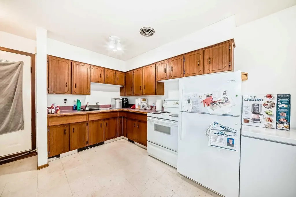 5001 62 Avenue Ponoka AB T4J 1E6