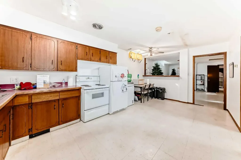 5001 62 Avenue Ponoka AB T4J 1E6