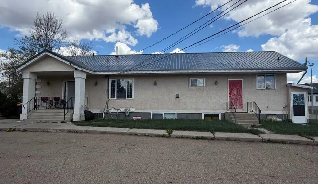5001 62 Avenue Ponoka AB T4J 1E6